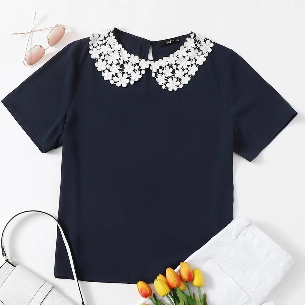 Navy Guipure Lace Peter Pan Navy Blue contrast collar top. EUC!